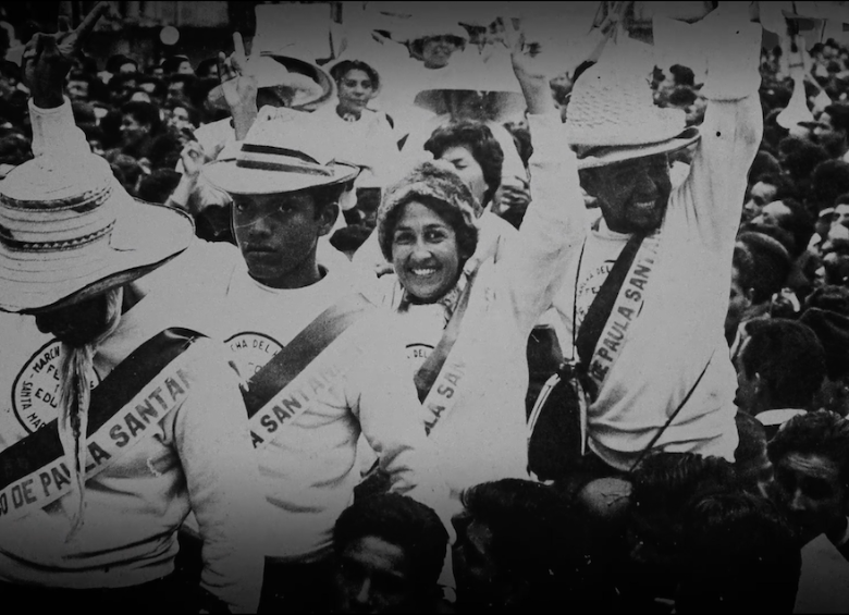 La Marcha del Hambre, documental de Sorany Marín Trejos, reconstruye la caminata de 800 maestros colombianos que en 1966 recorrieron 1.600 kilómetros hasta Bogotá para exigir sus salarios atrasados. Se estrena el 14 de mayo. FOTO Cortesía