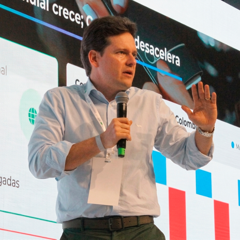 José Duarte, presidente de Cotelco, advirtió que la caída de la demanda y el auge de la informalidad están poniendo en riesgo la sostenibilidad del sector hotelero. FOTO CORTESÍA COTELCO