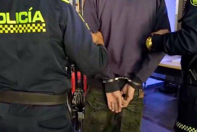 El hombre al momento de su detención en el barrio La América. FOTO: Cortesía