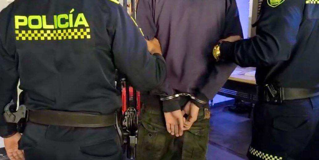 El hombre al momento de su detención en el barrio La América. FOTO: Cortesía