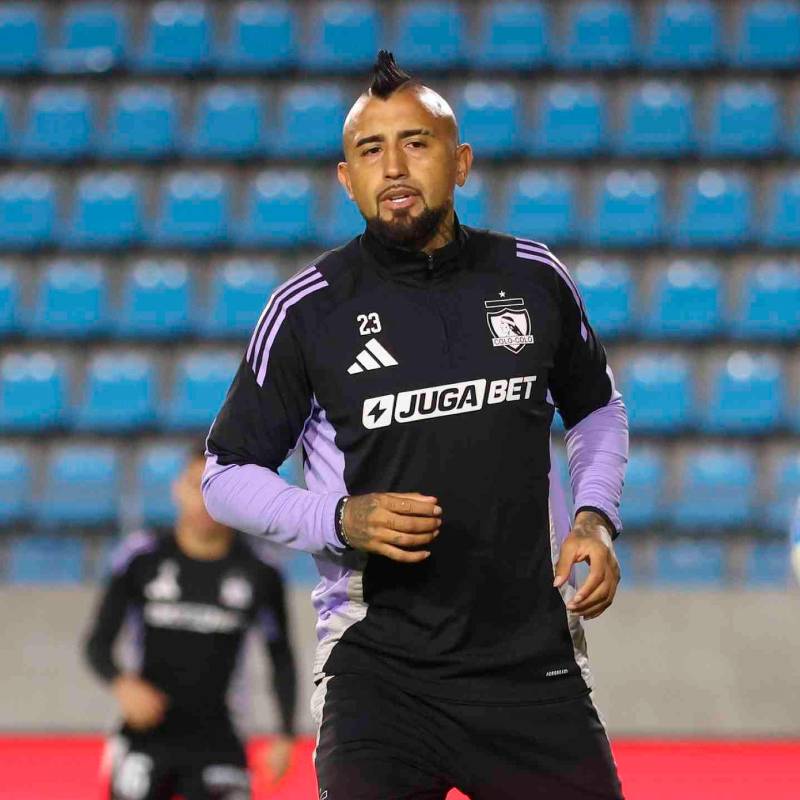 Arturo Vidal protagonizó una polémica reacción tras marcar un autogol en el 2-2 de Colo Colo en su visita a Iquique. FOTO TOMADA X @ColoColo