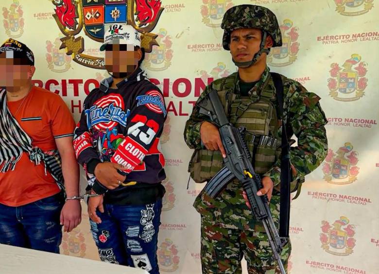 Alias Tatareto y alias Gordo, estarían presuntamente vinculados con los recientes hechos de violencia y desplazamiento ocurridos en el municipio de Briceño, Norte de Antioquia. FOTO: Cortesía Cuarta Brigada del Ejér