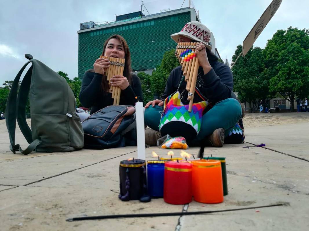 Manifestantes llegaron al punto de encuentro en el Parque de los Deseos, para comenzar la jornada de protestas de este 5 de Mayo. Foto: Manuel Saldarriaga