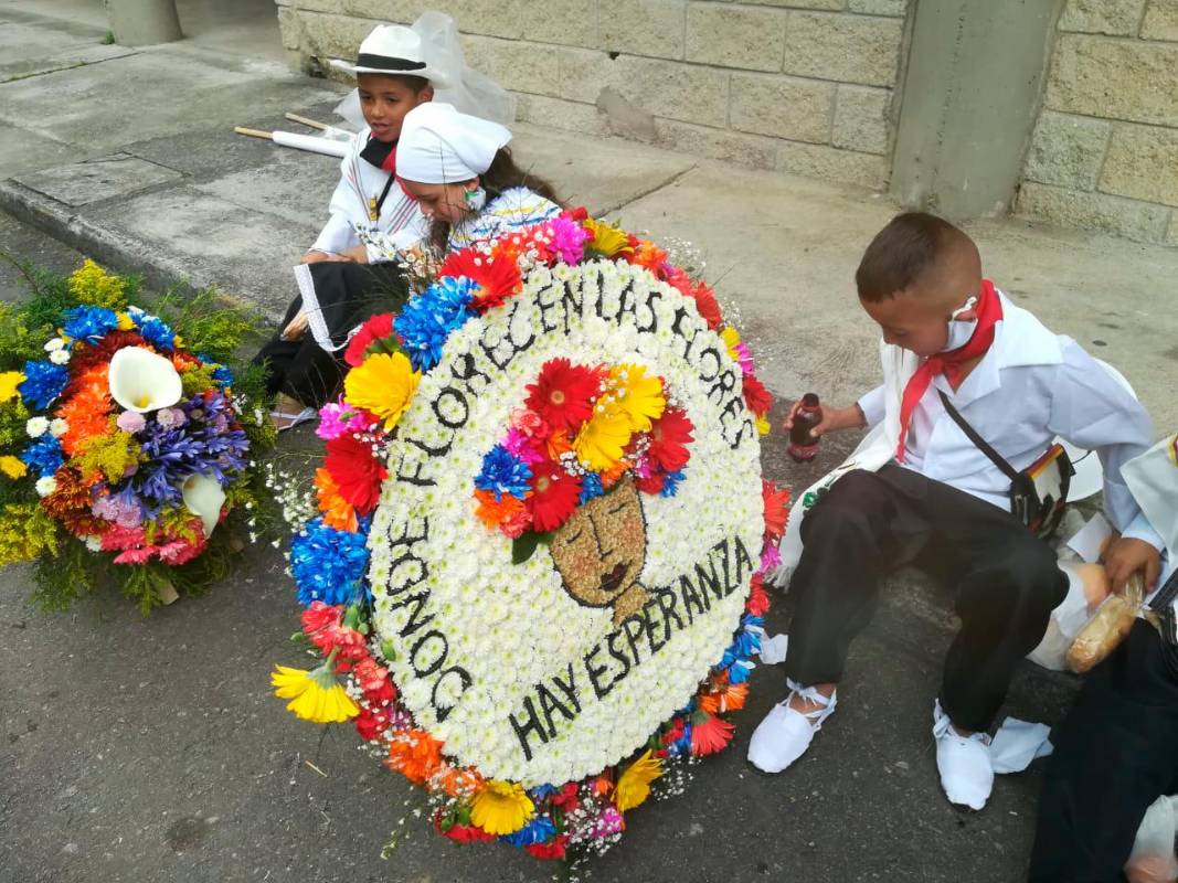 Decenas de niños desfilaron sus silletas tradicionales por varias veredas del corregimeinto. Foto: Manuel Saldarriaga