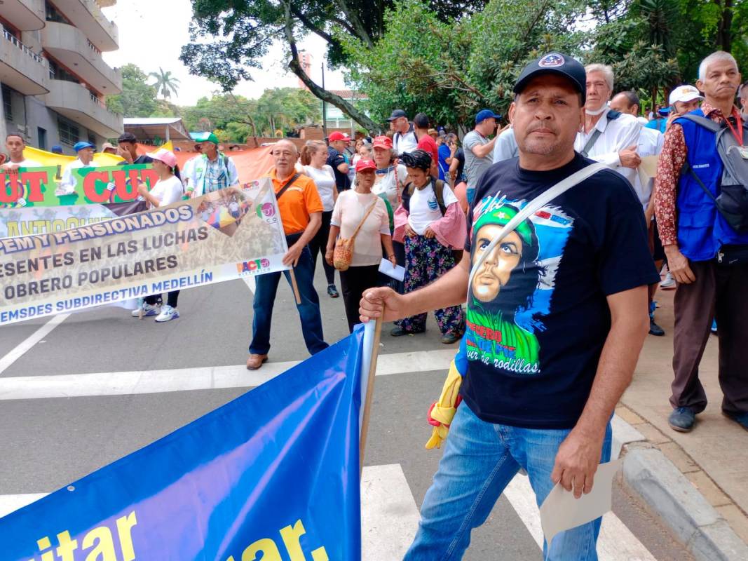 Movimientos y organizaciones sociales afines al gobierno respaldan la movilización en las calles. FOTO MANUEL SALDARRIAGA