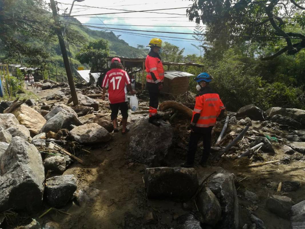 Esta mañana se realiza la evaluación de la zona para censar a las personas afectadas. Foto: Manuel Saldarriaga