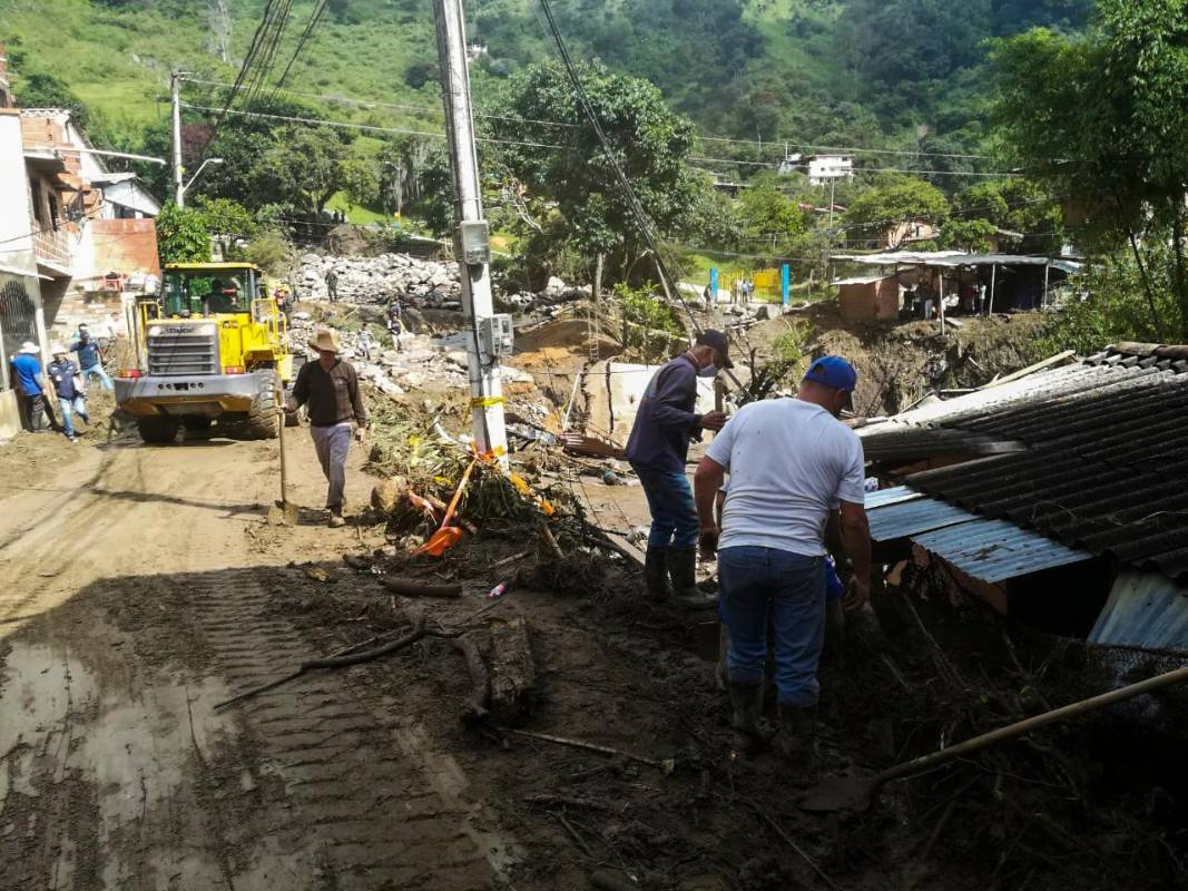 Esta mañana se realiza la evaluación de la zona para censar a las personas afectadas. Foto: Manuel Saldarriaga