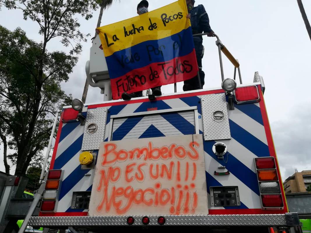El Plantón se desarrollo de forma pacífica dentro de la estación Libertadores CB2 de Medellín y calles aledañas sin afectar el trafico vehicular. Foto Manuel Saldarriaga 