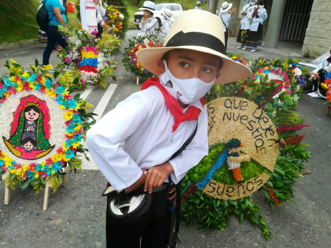 Decenas de niños desfilaron sus silletas tradicionales por varias veredas del corregimeinto. Foto: Manuel Saldarriaga