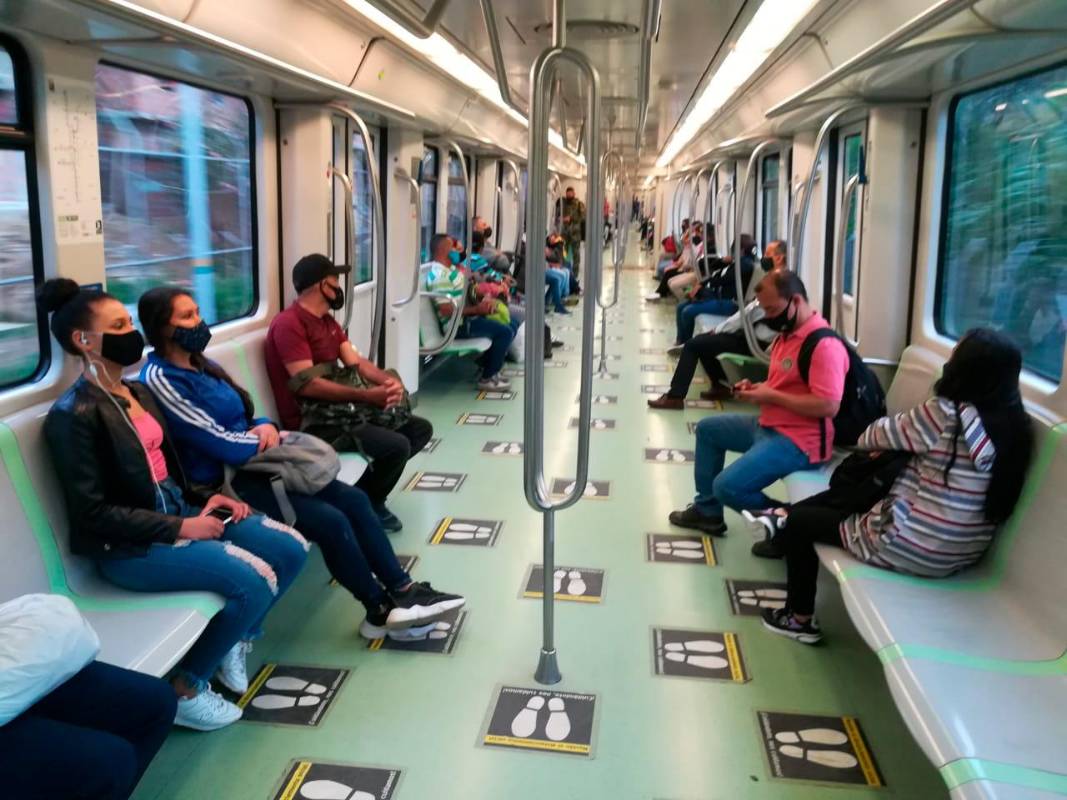 Durante este puente festivo se adelantaron los trabajos que lograron dar una solución alternativa a la falla y por esta razón el metro volvió a operar normalmente. Foto Manuel Saldarriaga