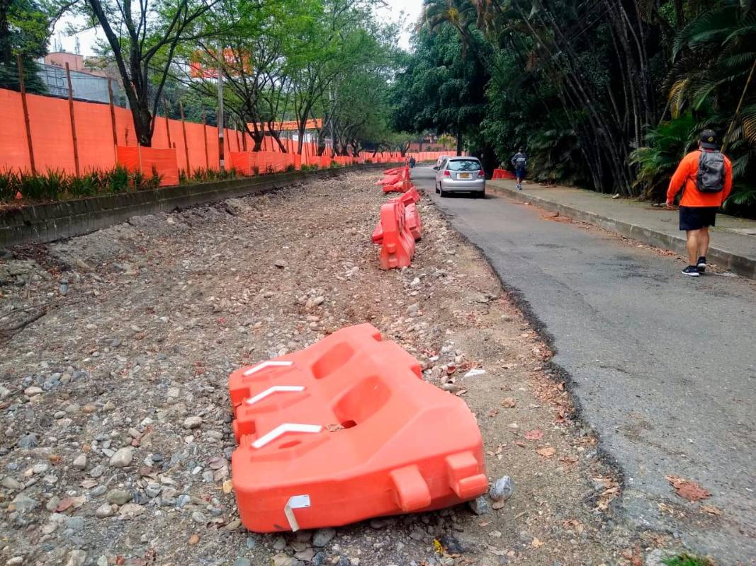 Se espera que con la construcción en marcha se disminuya el tráfico vehicular que se ha presentado en ese tramo durante los últimos días, pues la obra incluye la contratación de agentes de tránsito. FOTO: JAIME PÉREZ