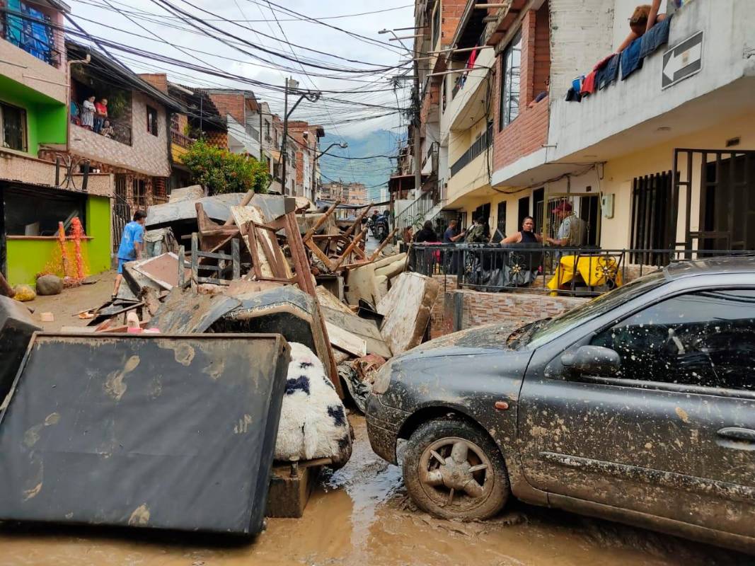 De acuerdo con el reporte preliminar entregado por la Alcaldía de Bello, el punto más crítico se presentó en el cauce de la quebrada La García, que alcanzó niveles en rojo. Foto: Jaime Pérez