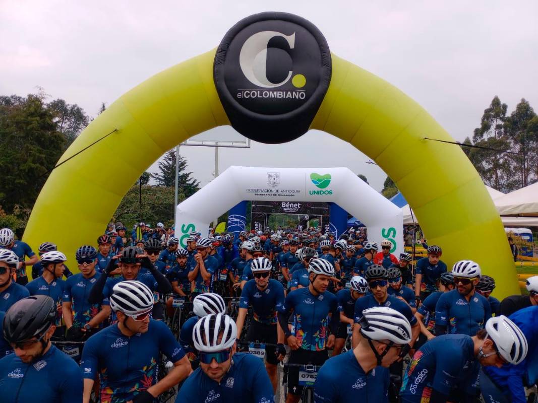 Los pedalistas están más que listos y emocionados para empezar los recorridos del clásico, que tiene el Gran Fondo (110 km) y el Medio Fondo (60 km). FOTO Manuel Saldarriaga