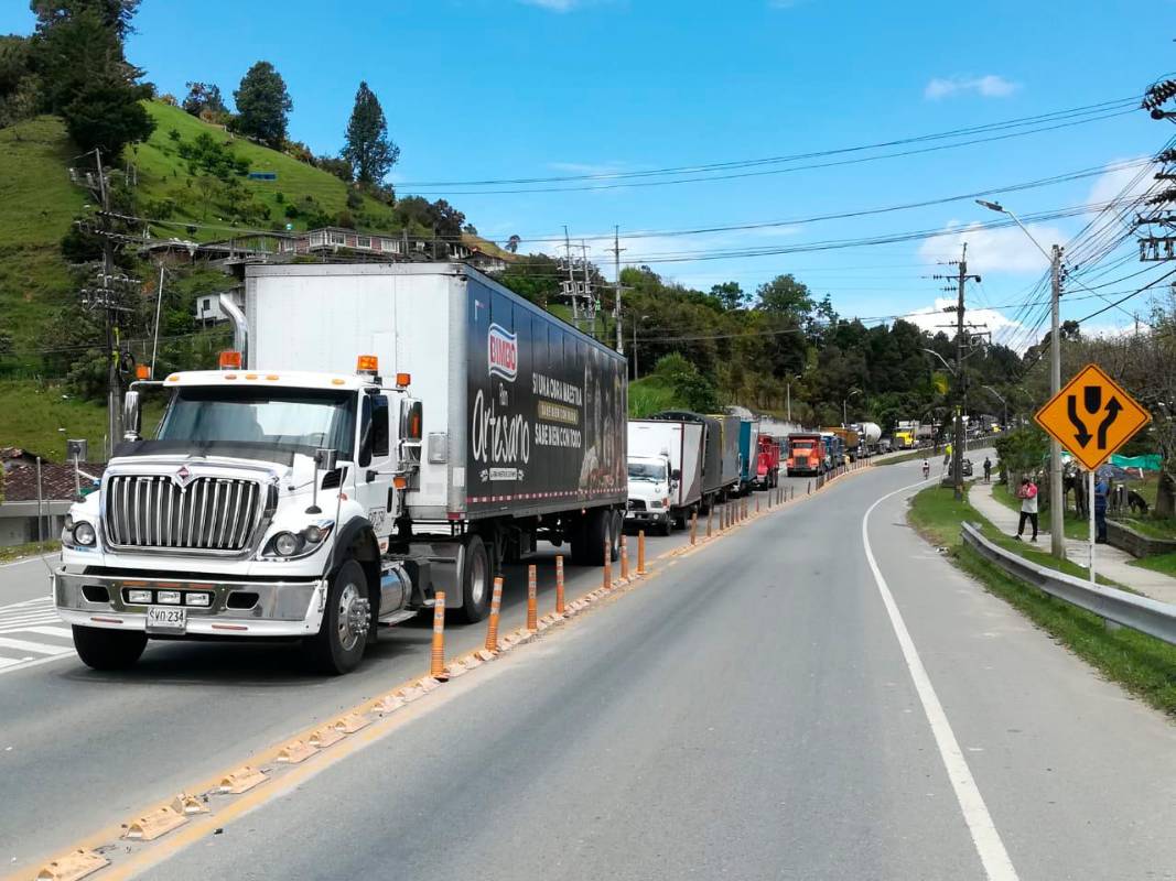 En algunas ciudades del país ya empieza el desabastecimiento de alimentos por los diferentes bloqueos de la vías. Foto Manuel Saldarriaga