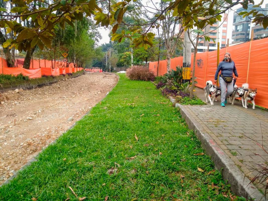 Ya se han instalado cinco pasos especiales para fauna y se espera la instalación de cinco más. “Además se conserva alrededor del 75 % del Túnel Verde”, dijo el mandatario. FOTO: JAIME PÉREZ