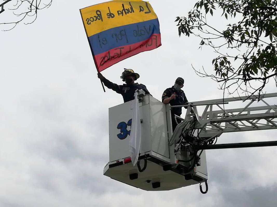 Los bomberos están preocupados porque con está resolución al menos 140 bomberos de Medellín estarían en peligro de quedar por fuera. Foto Manuel Saldarriaga 