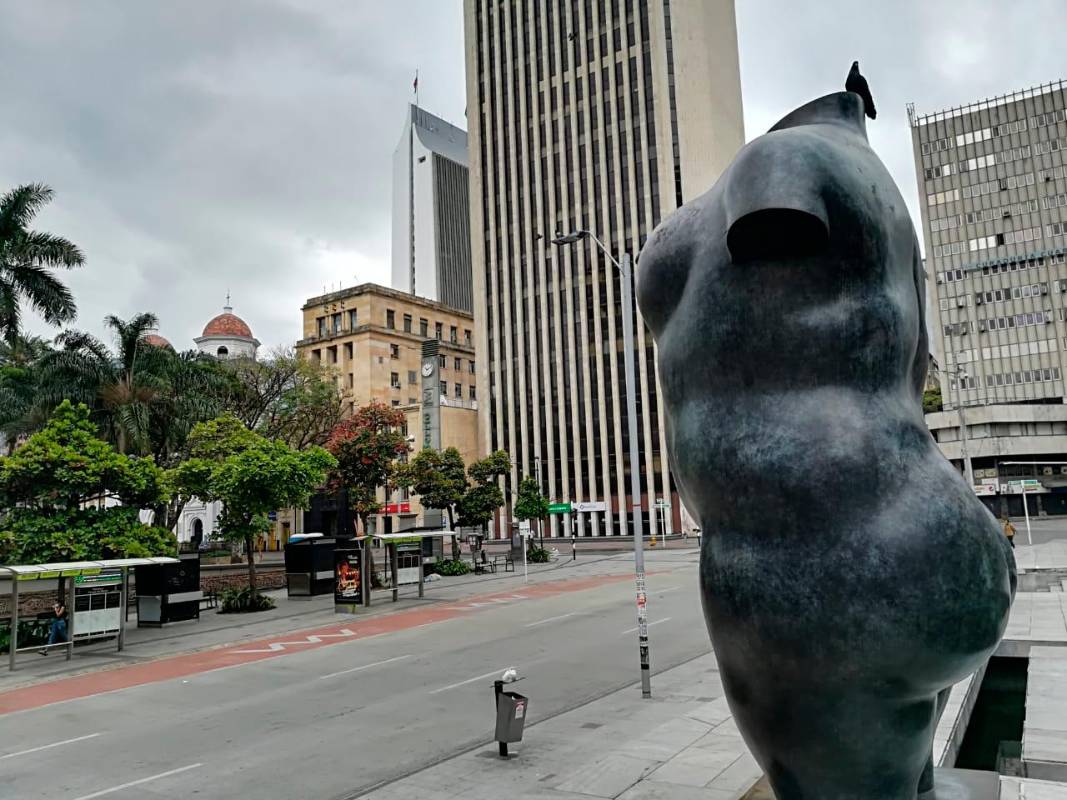 El comparendo por incumplir las restricciones puede ir hasta los 936.000 pesos. Foto: Manuel Saldarriaga