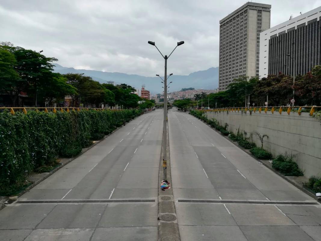 Así se ve la mañana de hoy la calle San Juan, una de la más transitada de Medellín. Foto: Manuel Saldarriaga