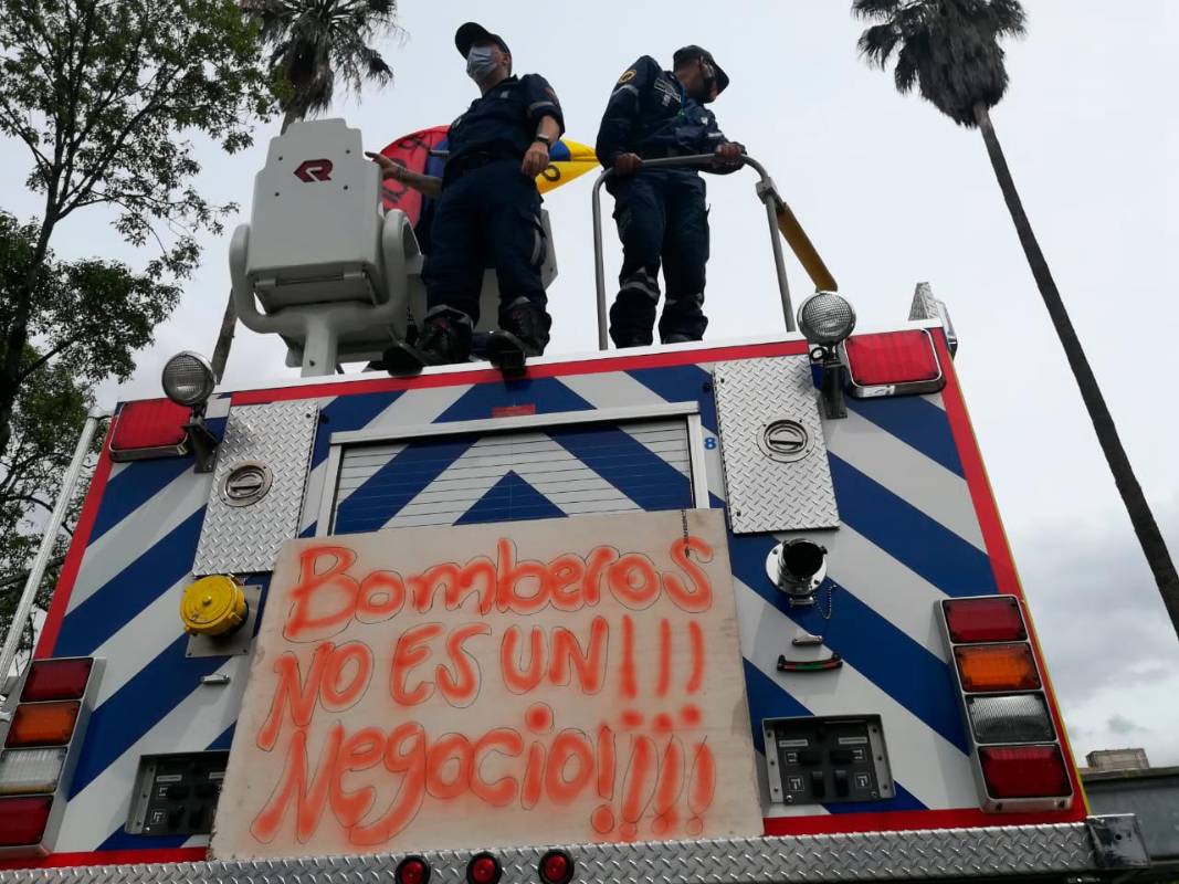 Según los oficiales del cuerpo de bombero de Medellín, está resolución pone unas condiciones muy exigentes para estar en un cuerpo de bomberos. Foto Manuel Saldarriaga 