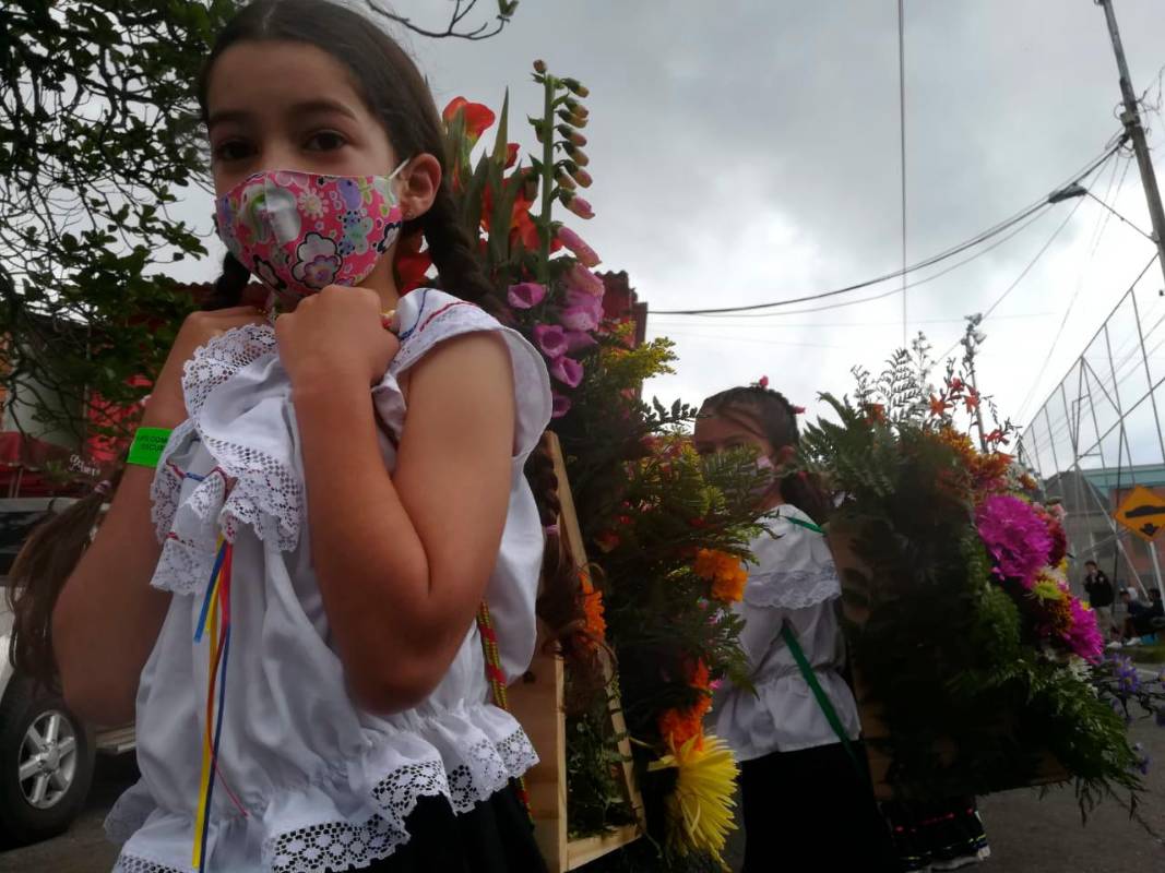 Decenas de niños desfilaron sus silletas tradicionales por varias veredas del corregimeinto. Foto: Manuel Saldarriaga