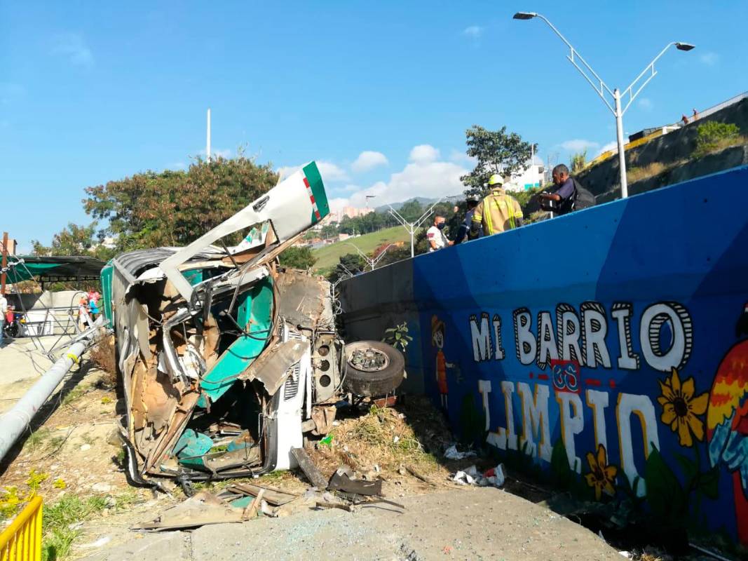 El accidente ocurrido alrededor de las 6 de la mañana dejó una persona levemente lesionada. Foto: Manuel Saldarriaga