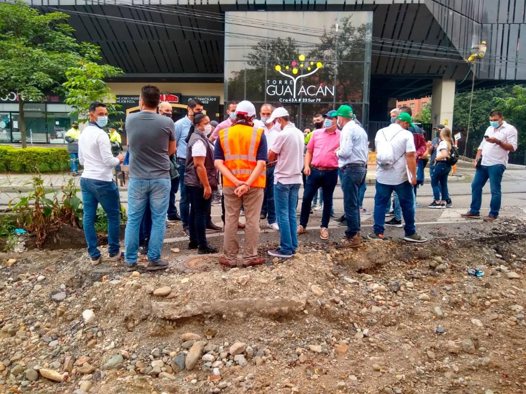 El alcalde de Envigado, Braulio Espinosa, manifestó que la reanudación de la obra es necesaria y que “se van a sembrar muchos más árboles” de los que pide el Área Metropolitana como compensación ambiental. FOTO: JAIME PÉREZ