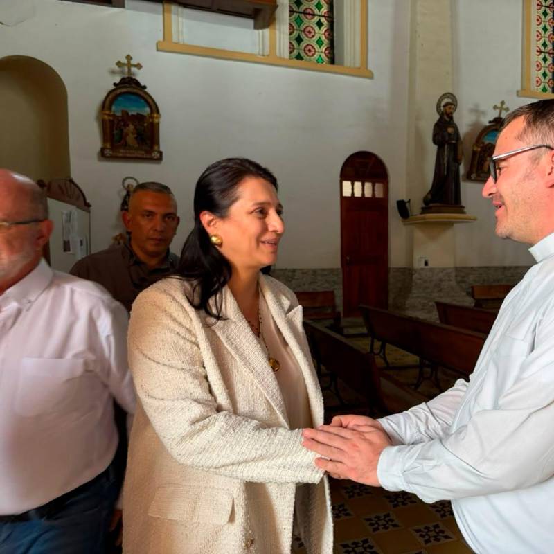 La ministra visitó Manizales, Aguadas, Pácora y Salamina, en Caldas; Pereira, en Risaralda; Armenia, Filandia, Quimbaya y Montenegro, en el Quindío; y Cali y Buga, en el Valle del Cauca. Foto cortesía. 