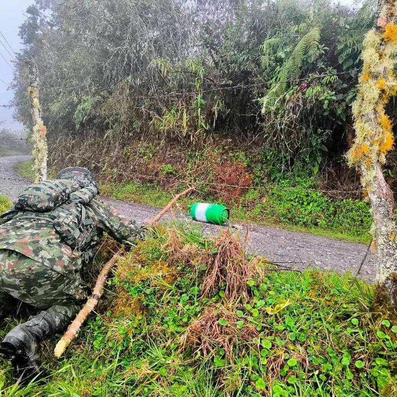 La Fuerza Pública hizo presencia en la zona para desactivar el artefacto explosivo. FOTO: Cortesía Ejército