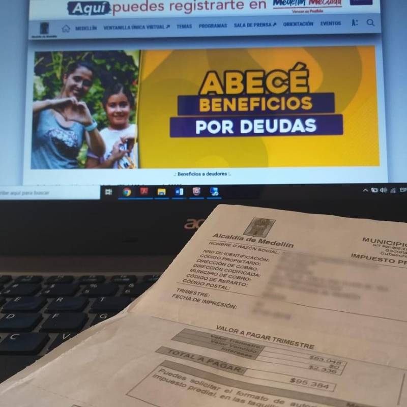 Imagen de referencia de pago de impuestos atrasados. Foto: Mauricio Andrés Palacio Betancur