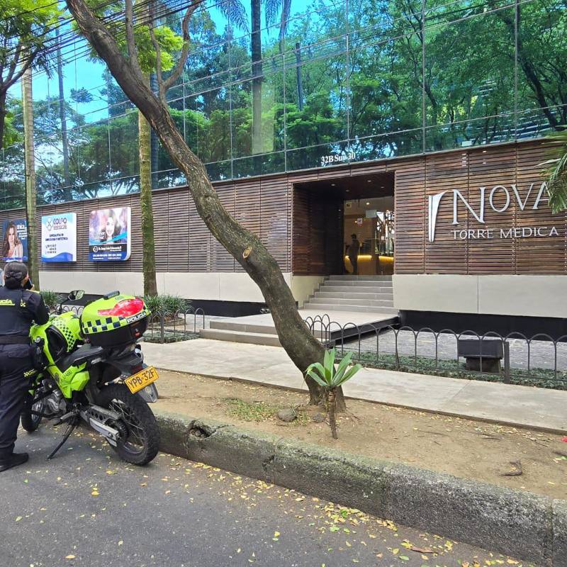 Dentro de la Clínica Nova, en Envigado, ocurrió la muerte de Mónica María Saldarriaga Rozo, quien se iba a hacer el retiro de unos implantes. FOTO: SANTIAGO OLIVARES TOBÓN