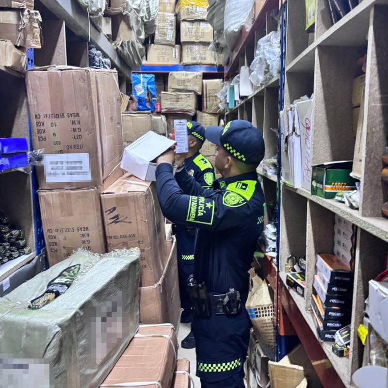 En el procedimiento, las autoridades también incautaron 2.650 unidades de veneno para ratas avaluadas comercialmente en más de $46 millones. FOTO: Cortesía Policía Metropolitana del Valle de Aburrá