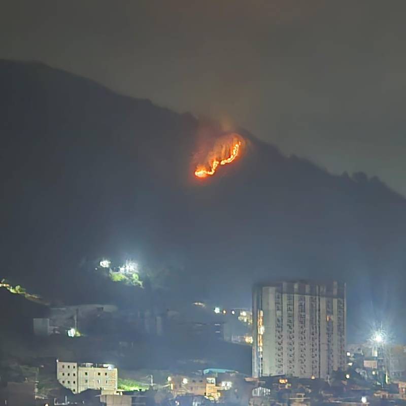 En menos de tres horas hubo dos incendios en Bello, Antioquia. FOTO: Santiago Olivares.