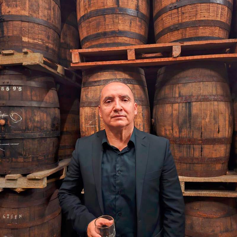 Hugo Álvarez espera crear varios rones para la FLA antes de entregar su legado. FOTO SANTIAGO OLIVARES TOBÓN