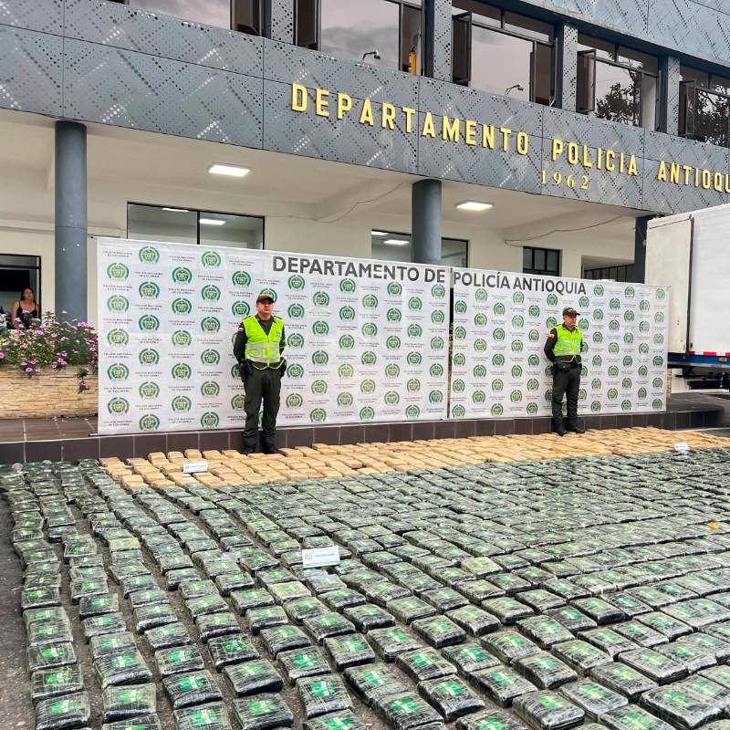 El conductor del camión también fue capturado y puesto a disposición de las autoridades competentes. FOTO Cortesía Policía Antioquia