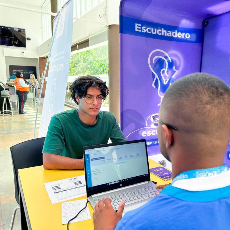 Los Escuchaderos son una de las estrategias de la Alcaldía de Medellín para promover la salud mental. FOTO Cortesía Alcaldía de Medellín