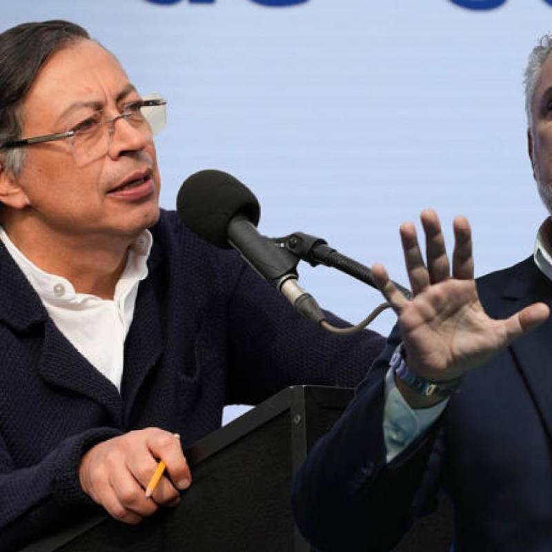 El presidente Petro y el expresidente Duque se enfrentaron en redes sociales por la deuda de Colombia con el FMI. FOTO: Colprensa y Presidencia.