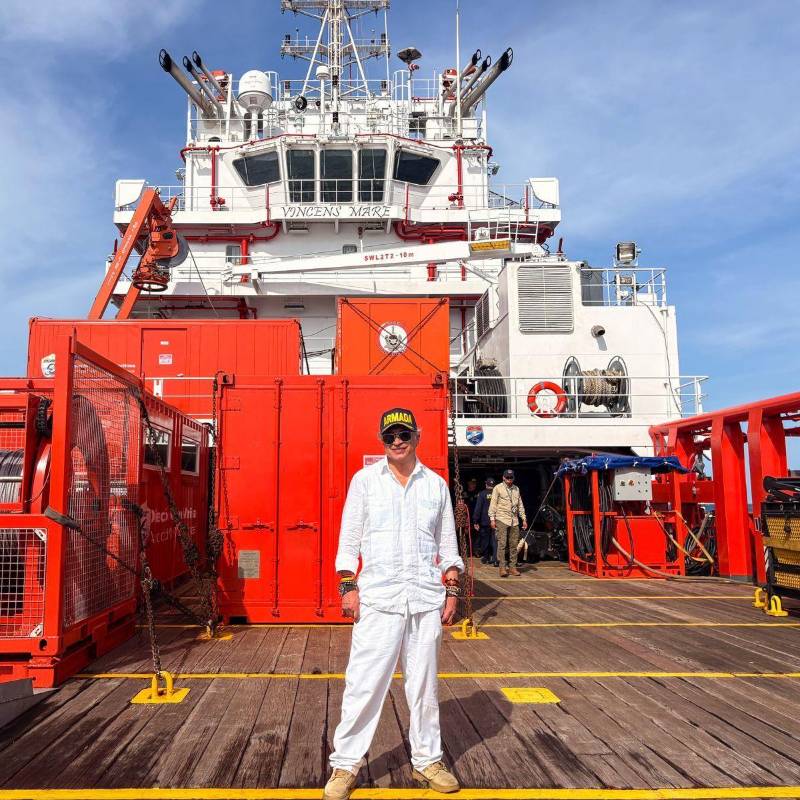 El presidente Gustavo Petro ha volcado sus redes sociales a la diatriba, la contienda y alguna que otra respuesta “poética”, aquí podemos verlo posando para uno de sus trinos en X. Foto: @petrogustavo