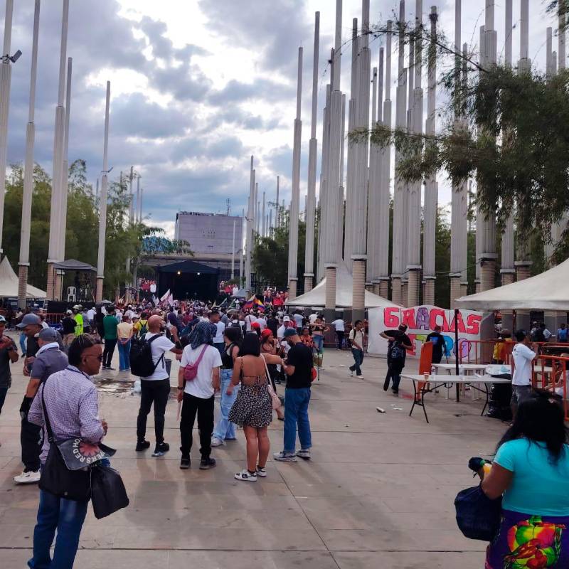 La movilización recorrió el centro de Medellín y terminó en La Alpujarra con la intervención presidencial. FOTO: EL COLOMBIANO