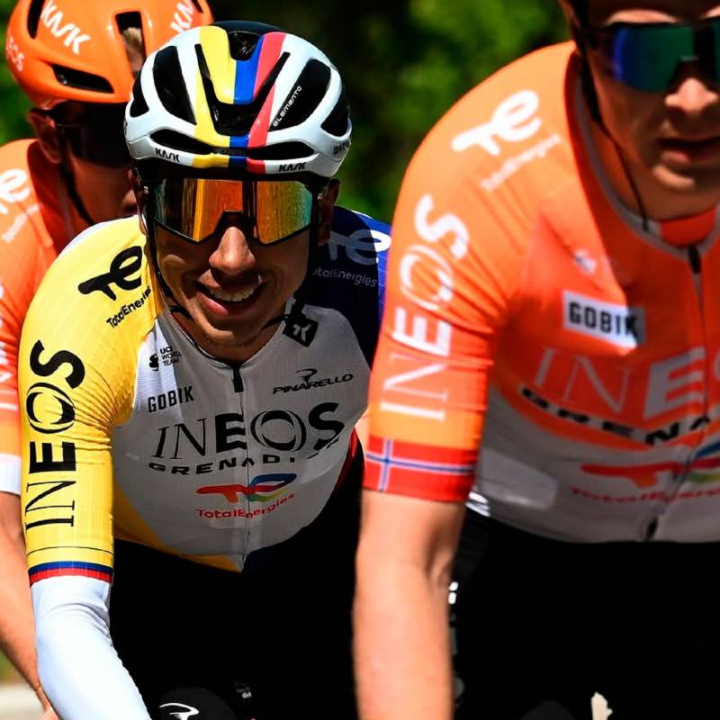 Egan Bernal, actual campeón nacional, dice que se siente feliz en su regreso a Europa, y su rostro lo evidencia, sobre todo por el nivel que viene exhibiendo. FOTO @INEOS