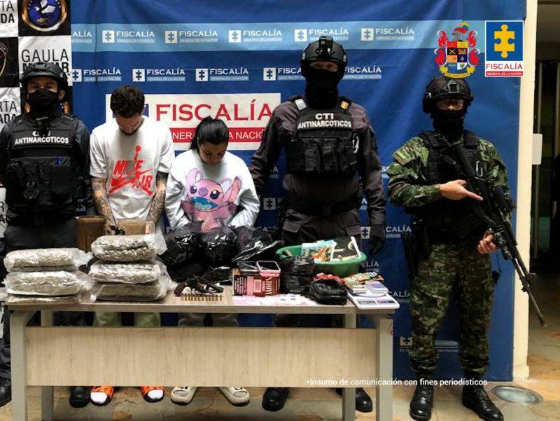 Deisy Maryelith Cano Castrillón y su hijo Yeiner David Pereañes Cano, capturados en el Barrio Antioquia de Medellín. FOTO: Cortesía Fiscalía
