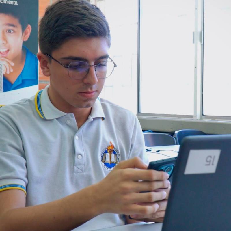 Juan José Gómez será el único alumno de un colegio público dentro de la selección nacional que representará a Colombia en China. FOTO: ALCALDÍA