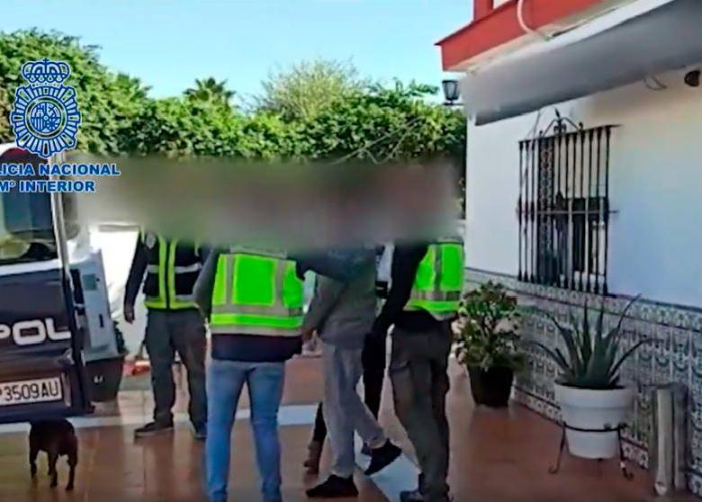 La detención de los 19 colombianos ocurrió en la tarde de este jueves. FOTO: Tomada del video de la Policía española. 