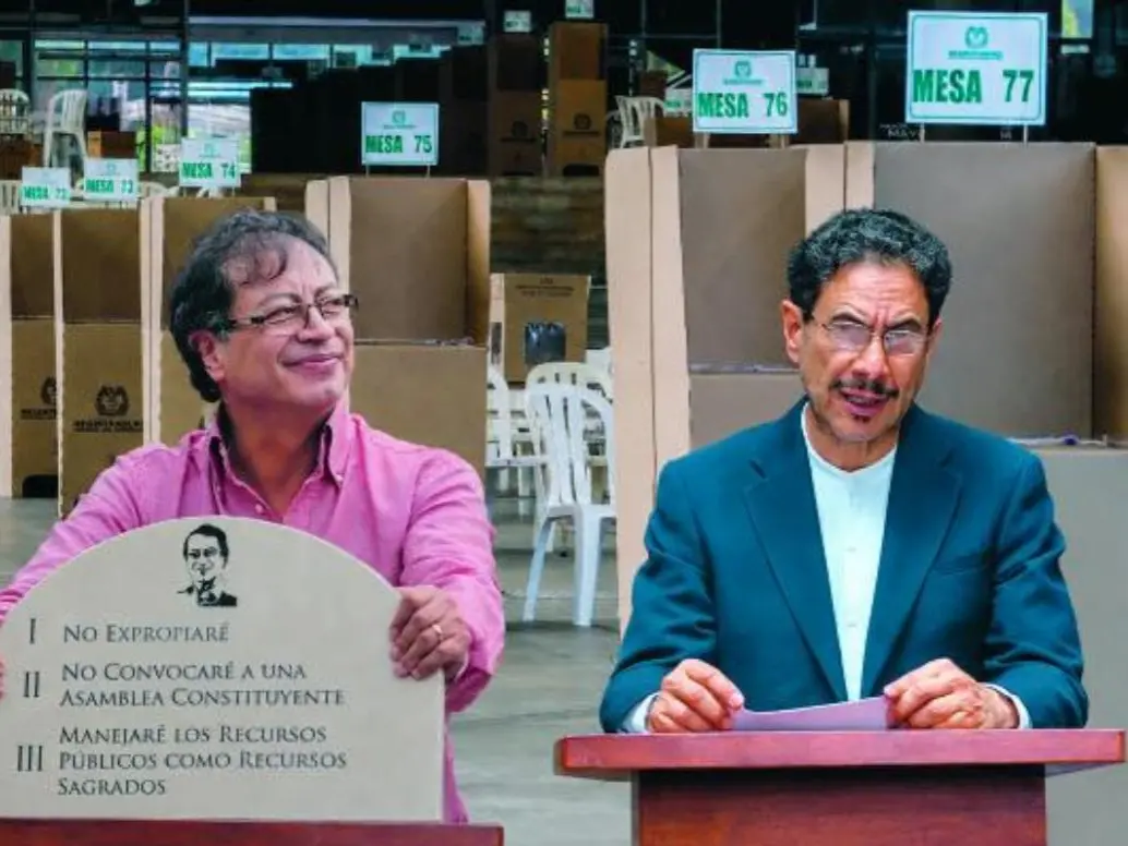 El anuncio oficial del retiro de la Constituyente lo dio el vocero del comité promotor de la convocatoria, Armando Custodio Wouriyú Valbuena. Petro y Cepeda compartían la misma propuesta. Fotos: Colprensa y Manuel Saldarriaga.