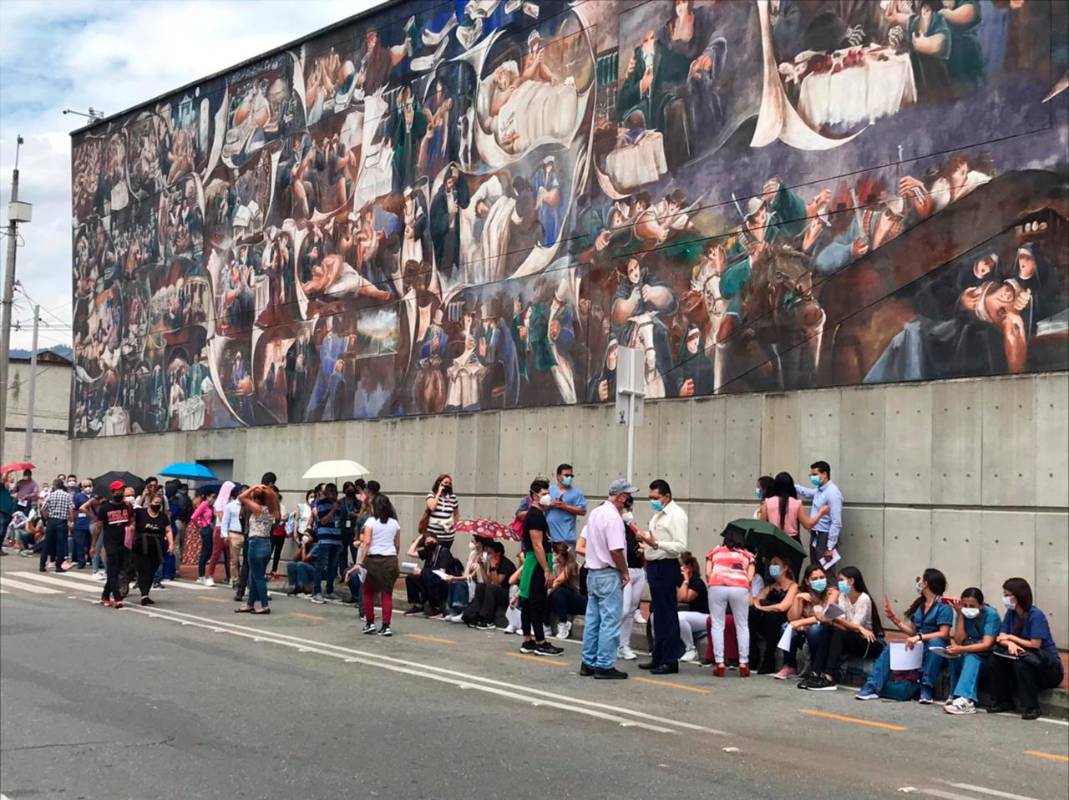 En Medellín se adecuaron 4 sitios para vacunar el personal de la salud. Foto: Julio César Herrera