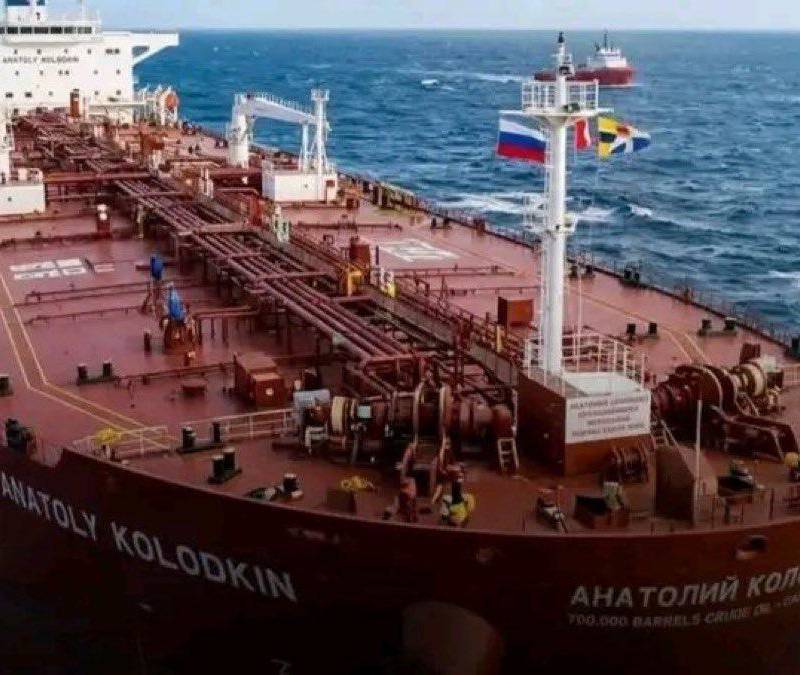 El petrolero ruso Anatoly Kolodkin ya está en Cuba, un alivio para millones de ciudadanos. Foto: Redes