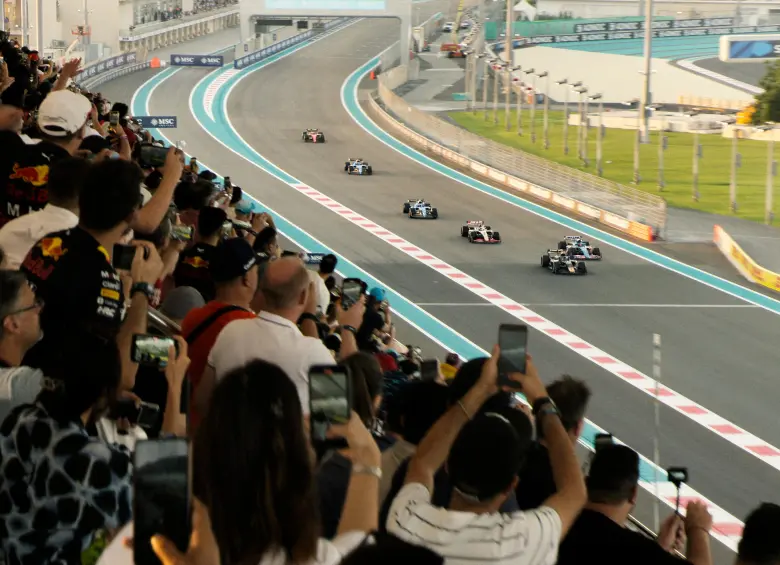 El equipo se unió a algunas carreras de F1 para grabar escenas de los grandes premios. FOTO Cortesía