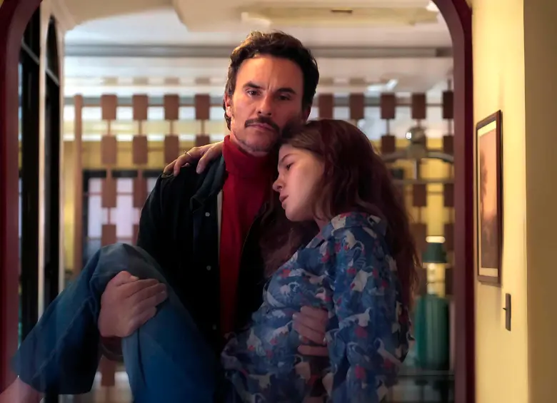 Juan Pablo Raba y Estefanía Piñeres son los protagonistas de la serie. FOTO Netflix