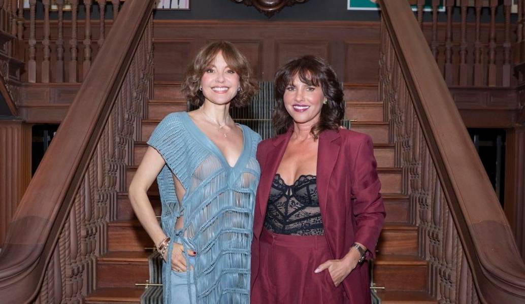 Carolina Gómez y Paola Turbay fueron virreinas de universales de belleza. FOTO: Cortesía Caracol Televisión