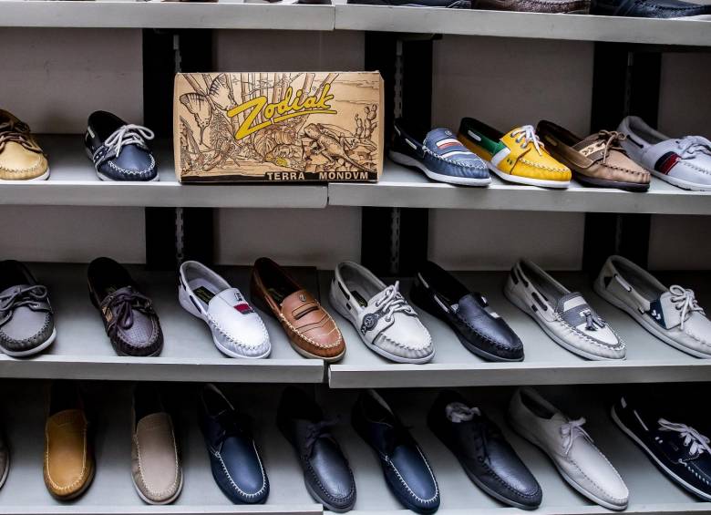 El fuerte de la marca en casi 40 años de historia han sido los zapatos apaches. Foto: Jaime Pérez Munévar]