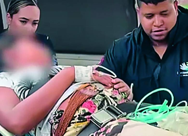 Las mujeres fueron rescatadas en helicópteros. FOTO Captura de video. 